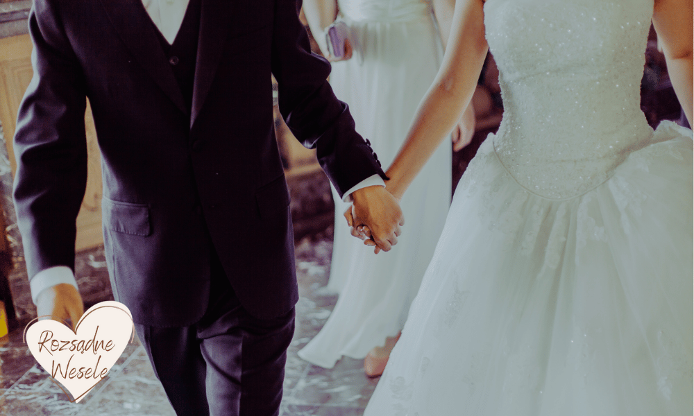 Zaproszenia ślubne: savoir-vivre, teksty i inspiracje na niezapomniane zaproszenia